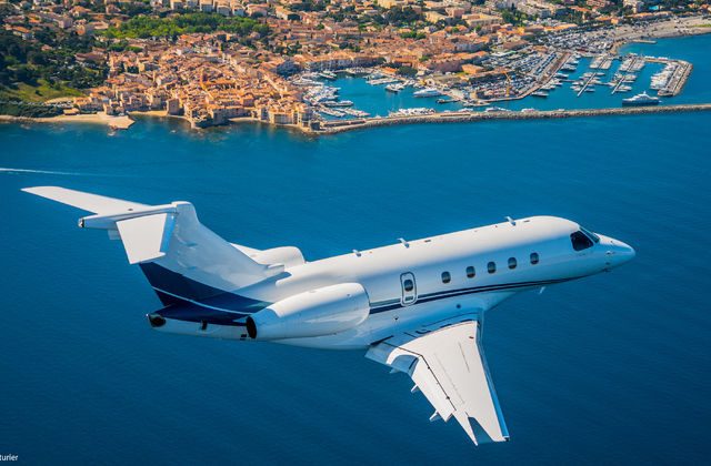 Embraer Legacy 450 exterior